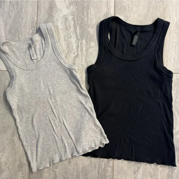 SKIMS 2 pack Cotton Ribbed Tanks - Picture 1 of 6